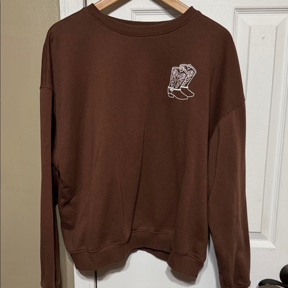 lazy sunday Tops - Brown Crewneck Top with Embroidered Boots